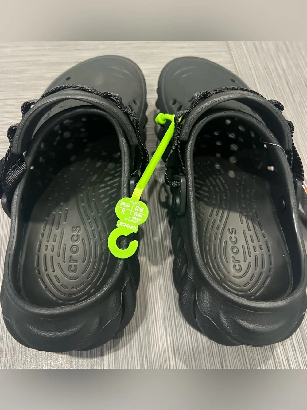 CROCS Men6/womens8 Black echo clog